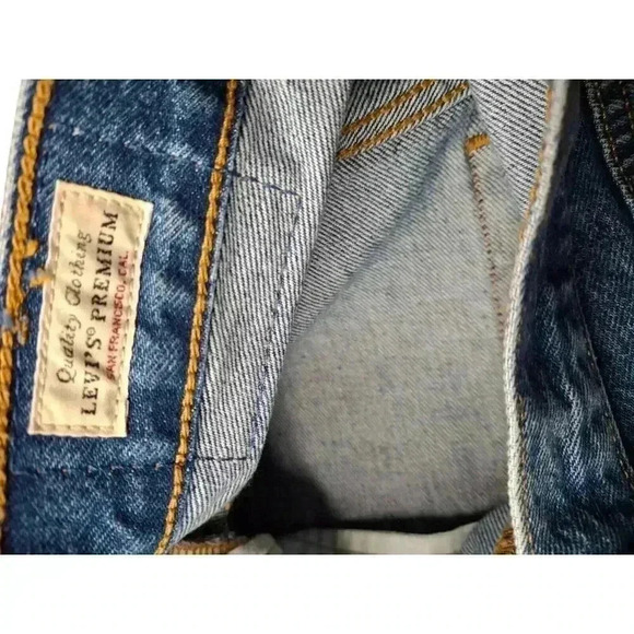 Levis Premium 501 Jean Shorts Denim Women Big 28 Cut offs Measures 30 - Picture 8 of 10